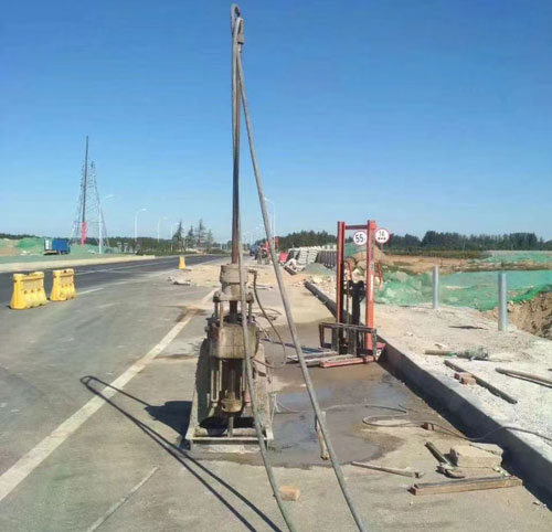 阜康公路高聚物注浆加固